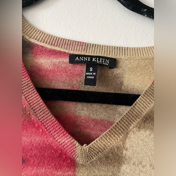 Anne Klein Cashmere V-neck Sweater Top - Picture 2 of 5